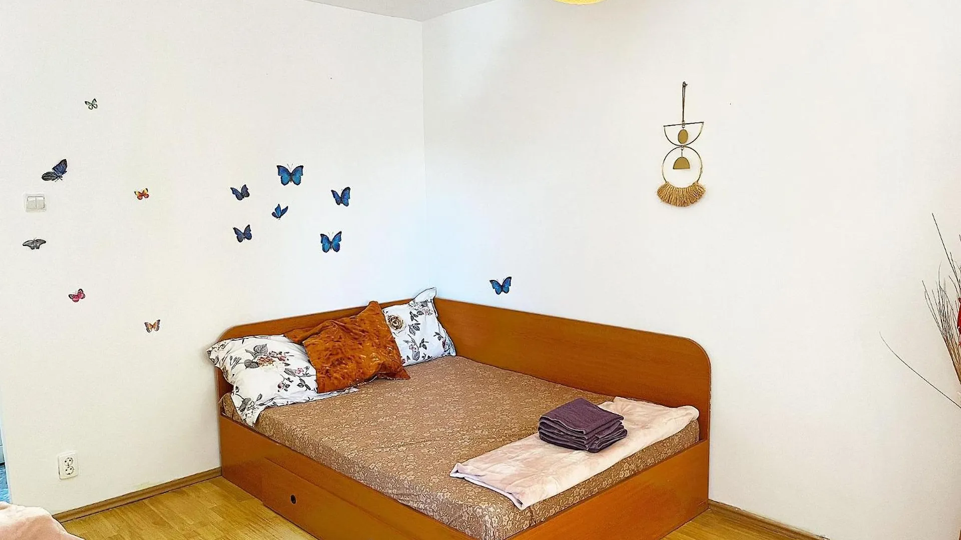 Crisand Home Bucureşti 0*,  România